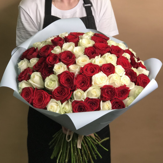 Розы Букет из красных и белых роз 101 шт. (50 см)