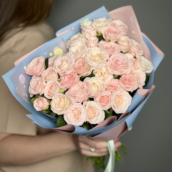 Кустовая роза Букет из 17 розовых кустовых пионовидных роз