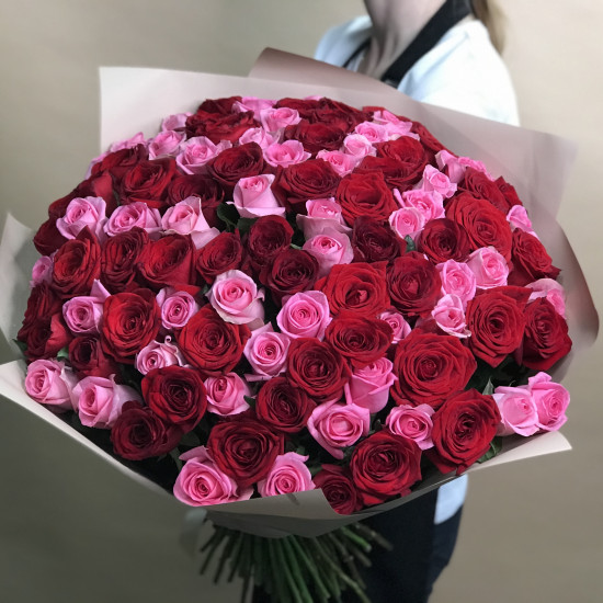 Розы Букет из красных и розовых роз 101 шт. (60 см)