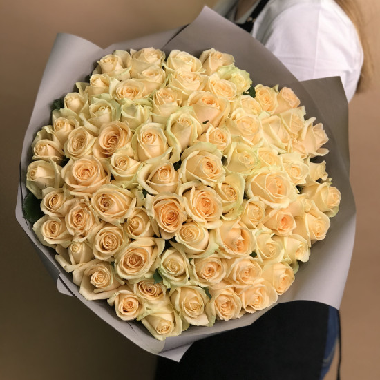 Розы Букет из 61 кремовой розы (60 см)