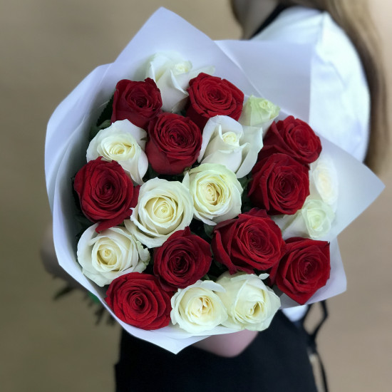 Розы Букет из красных и белых роз 21 шт. (40 см)