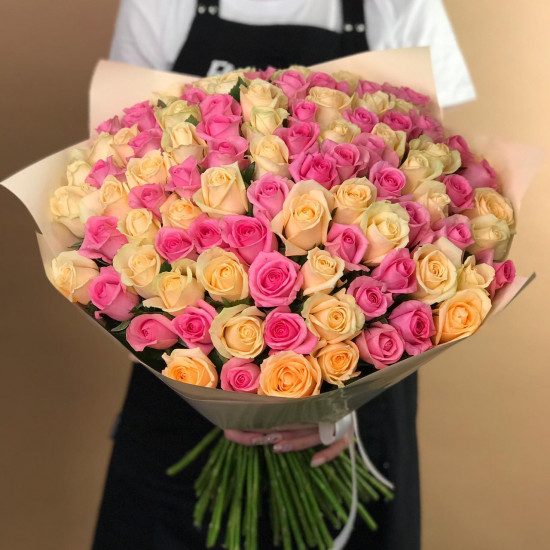 Розы Букет из 101 кремовой и розовой розы (70 см)