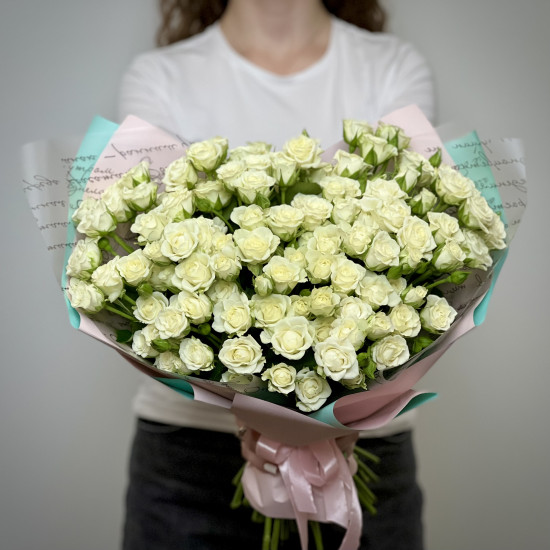 Кустовая роза Букет из 31 кустовой белой розы