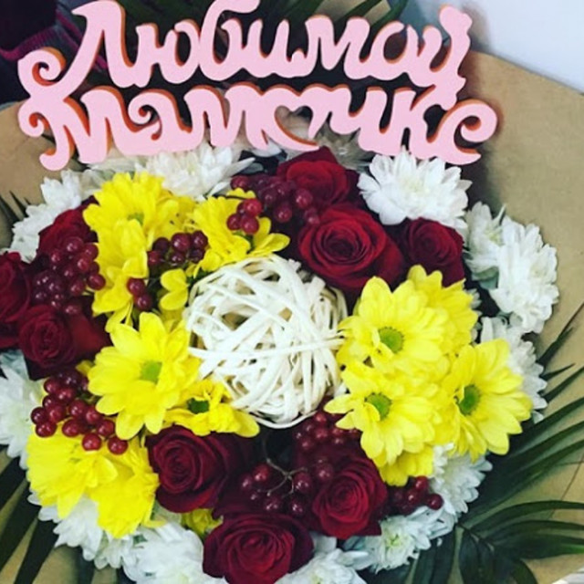 Какой букет цветов подарить на День матери?