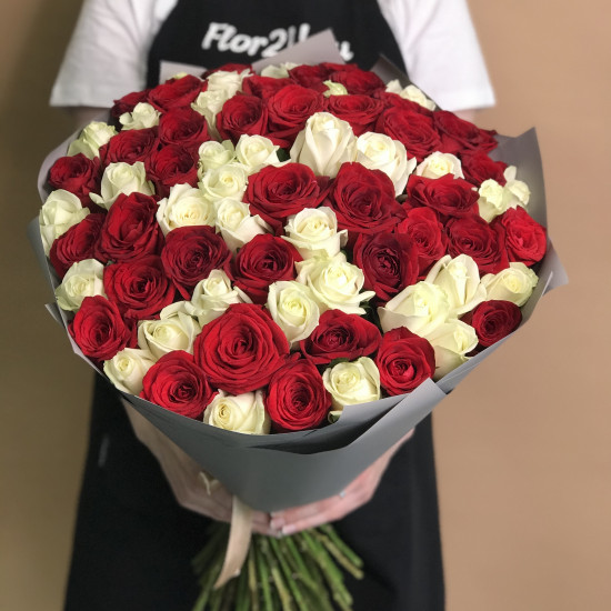Розы Букет из красных и белых роз 71 шт. (50 см)