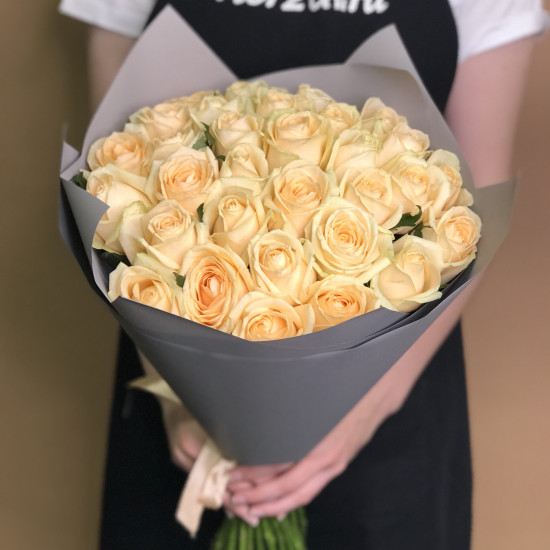 Розы Букет из 31 кремовой розы (60 см)