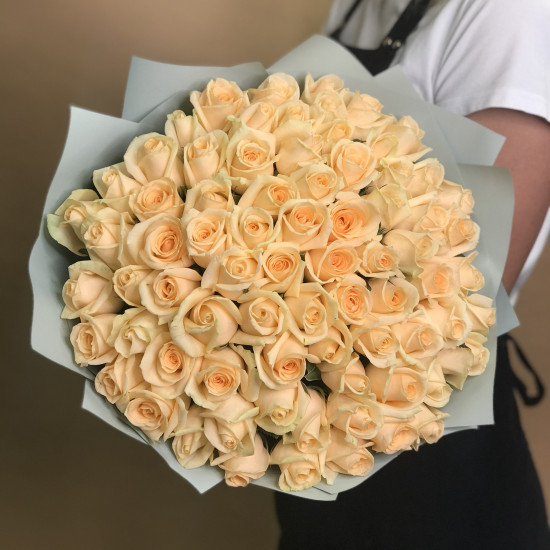 Розы Букет из 75 кремовых роз (40 см)