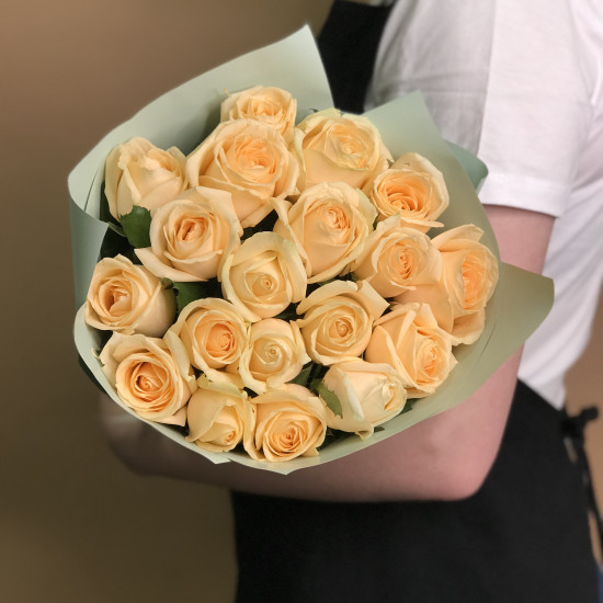 Розы Букет из 19 кремовых роз (40 см)