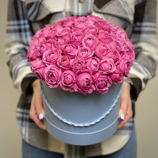 Кустовая роза Малиновые кустовые пионовидные розы в коробке "L"