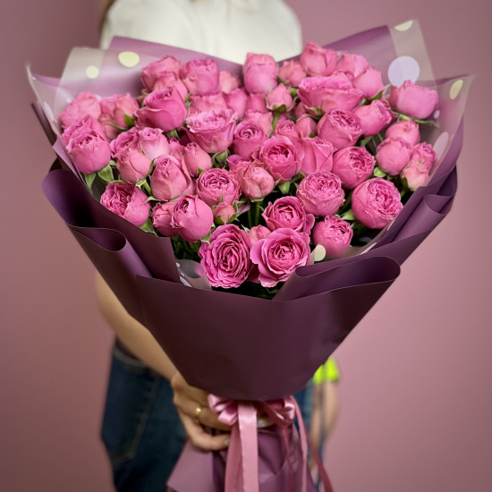 Кустовая роза Букет из 27 малиновых кустовых пионовидных роз