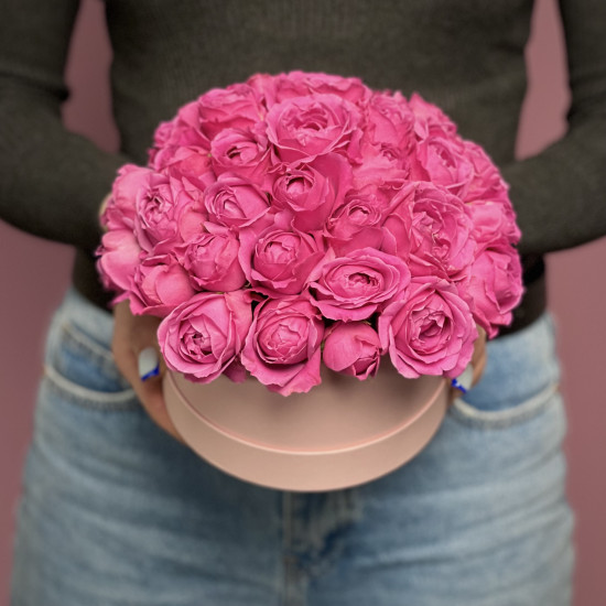 Кустовая роза Малиновые кустовые пионовидные розы в коробке "S"