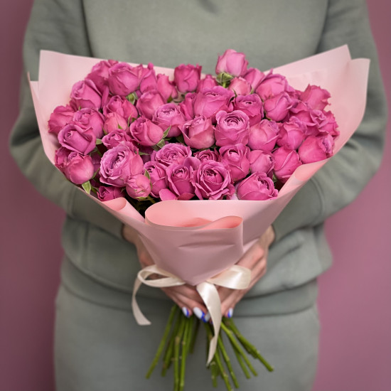 Кустовая роза Букет из 25 малиновых кустовых пионовидных роз