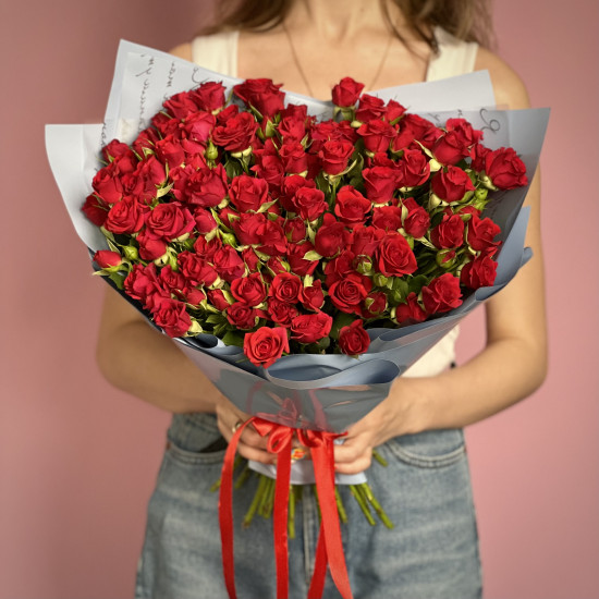 Кустовая роза Букет из 29 кустовых красных роз