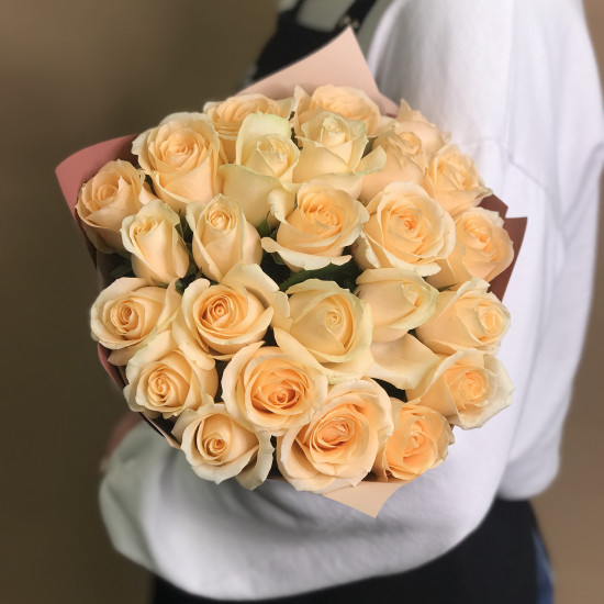 Розы Букет из 25 кремовых роз (50 см)