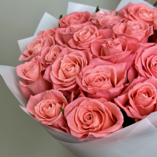 Букеты из роз Букет из 21 коралловой розы (40 см)