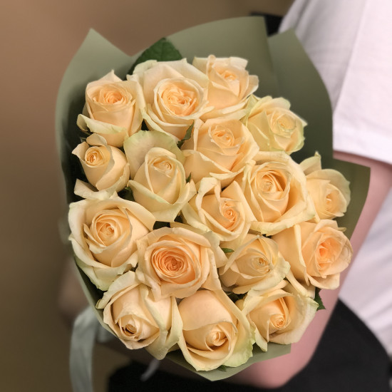 Розы Букет из 15 кремовых роз (60 см)
