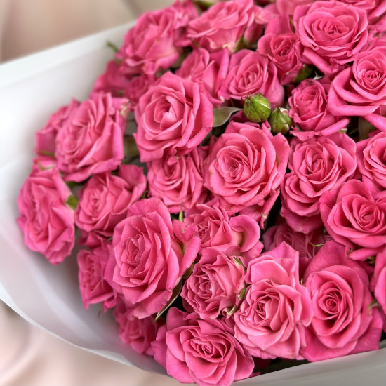 Кустовая роза Букет из 17 кустовых малиновых роз