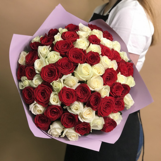 Розы Букет из красных и белых роз 71 шт. (70 см)