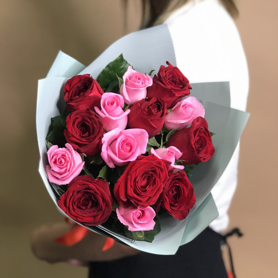 Розы Букет из красных и розовых роз 15 шт. (70 см)