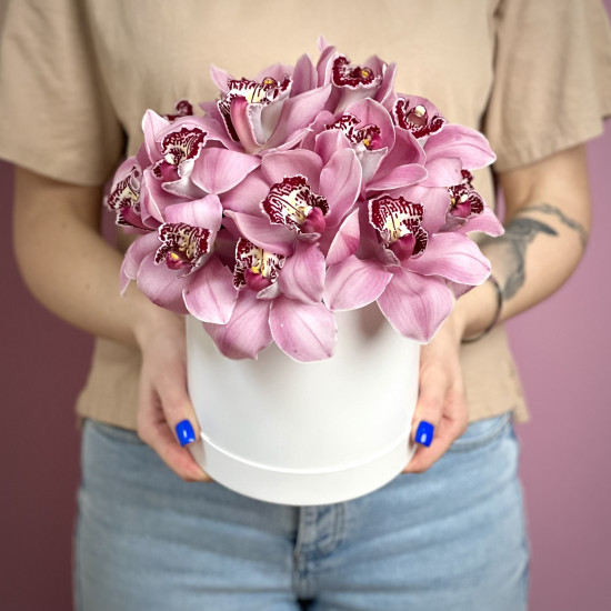 Цветы в коробке Орхидеи в шляпной коробке
