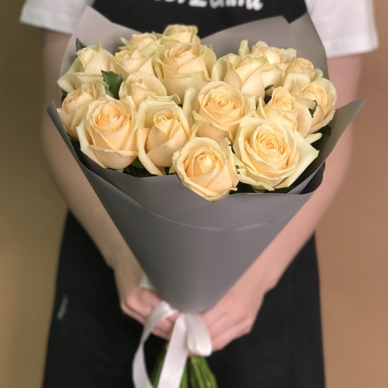 Розы Букет из 17 кремовых роз (60 см)