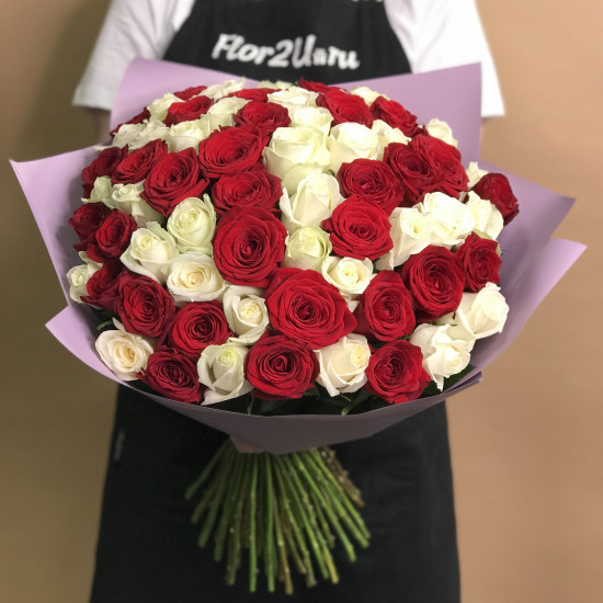 Розы Букет из красных и белых роз 71 шт. (60 см)