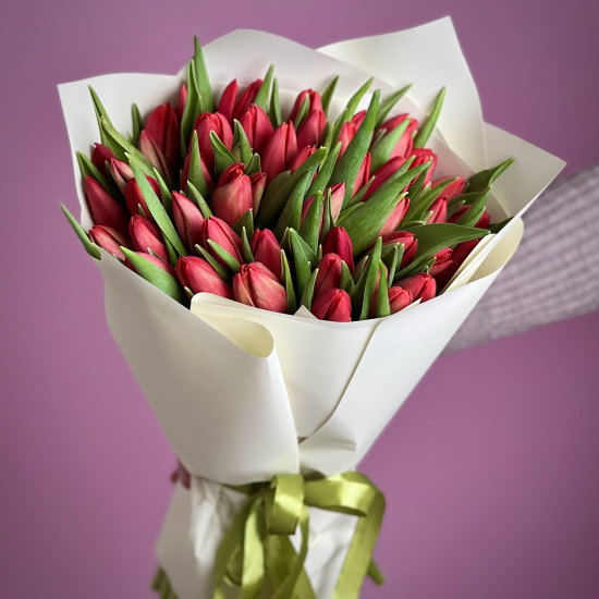 Тюльпаны Букет из 55 красных тюльпанов