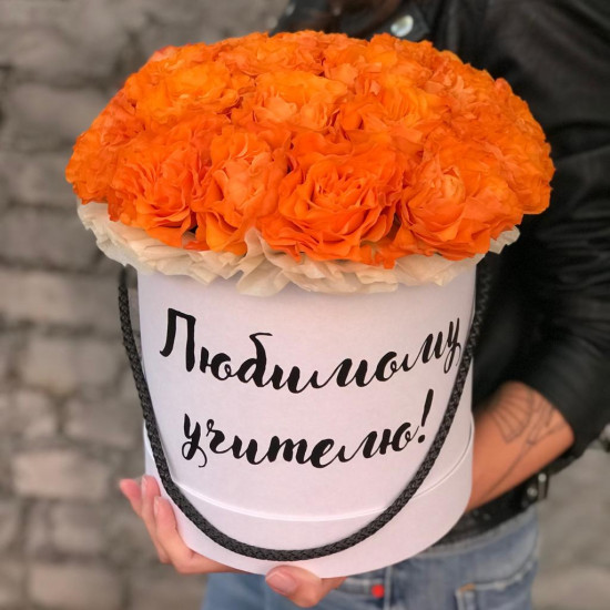 Цветы в коробке Розы в коробке Любимому учителю
