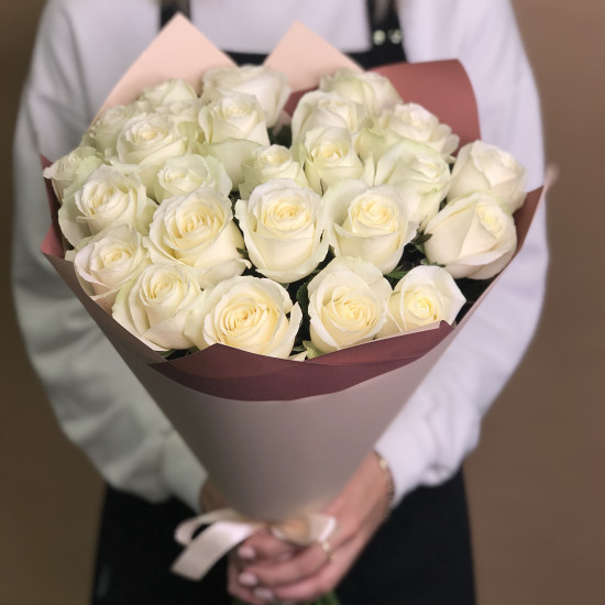 Розы Букет из 25 белых роз (60 см)