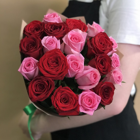 Розы Букет из красных и розовых роз 21 шт. (50 см)