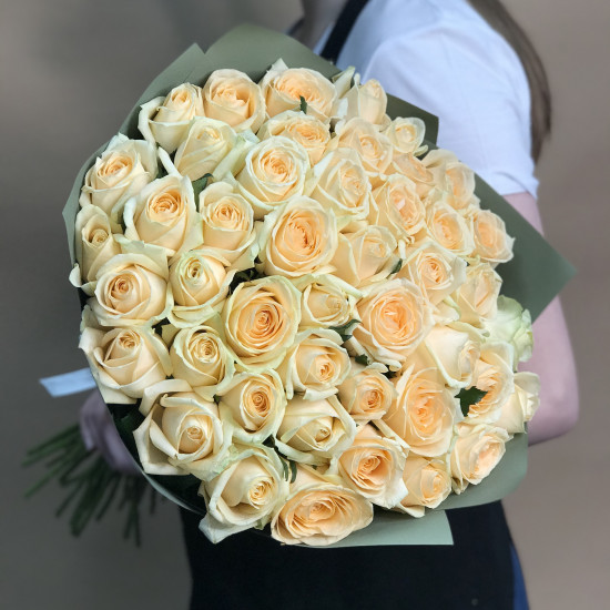 Розы Букет из 45 кремовых роз (60 см)