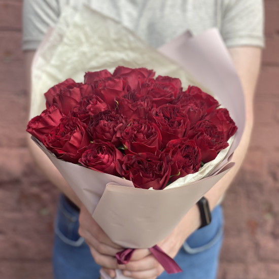 Пионовидная роза Букет из 21 красной пионовидной розы