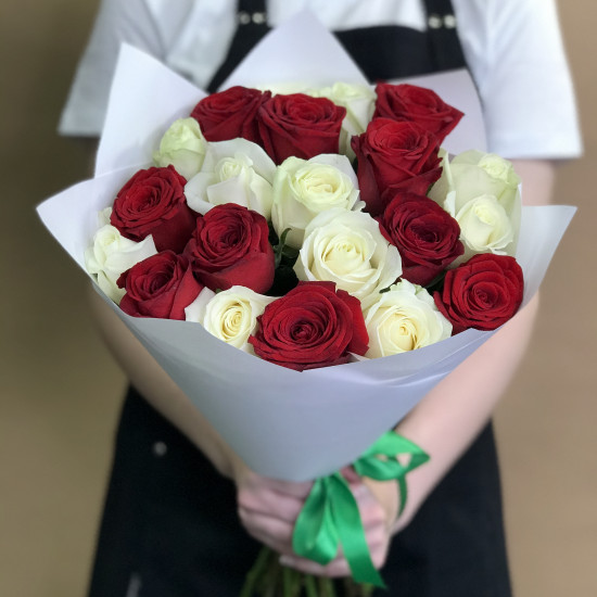Розы Букет из красных и белых роз 21 шт. (40 см)