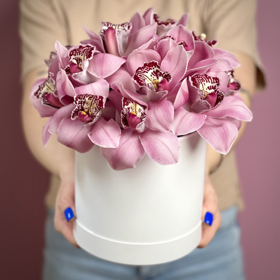 Цветы в коробке Орхидеи в шляпной коробке