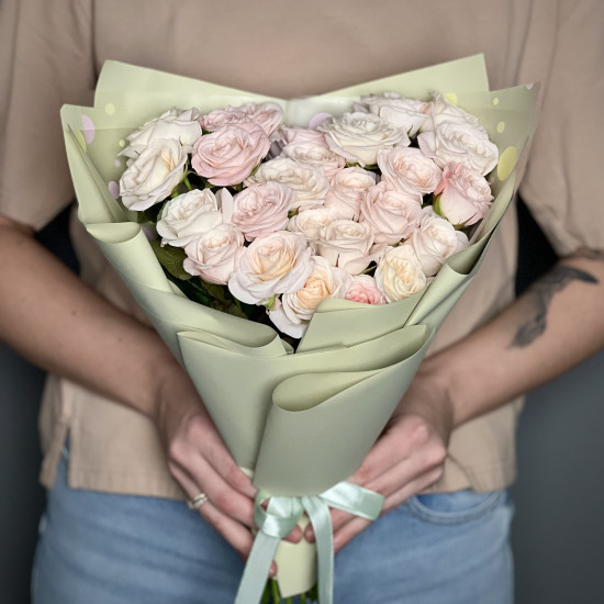 Кустовая роза Букет из 11 розовых кустовых пионовидных роз