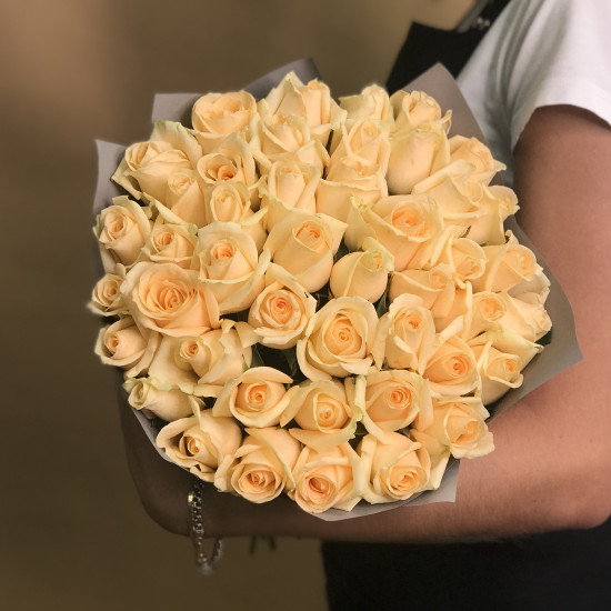 Розы Букет из 45 кремовых роз (40 см)