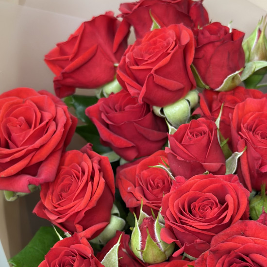 Кустовая роза Букет из 11 кустовых красных роз