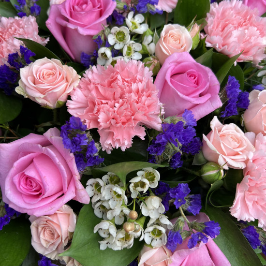 Букеты из роз Корзина с розами Барби