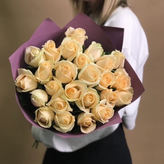 Розы Букет из 25 кремовых роз (60 см)