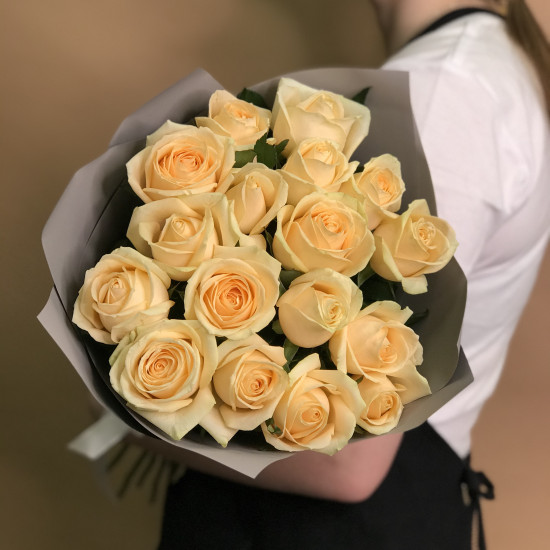 Розы Букет из 17 кремовых роз (60 см)