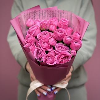 Кустовая роза Букет из 11 малиновых кустовых пионовидных роз