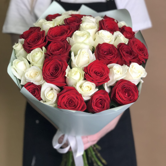 Розы Букет из красных и белых роз 41 шт. (40 см)