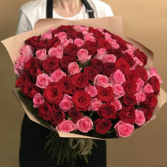 Розы Букет из красных и розовых роз 101 шт. (60 см)
