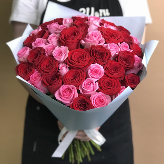 Розы Букет из красных и розовых роз 51 шт. (40 см)
