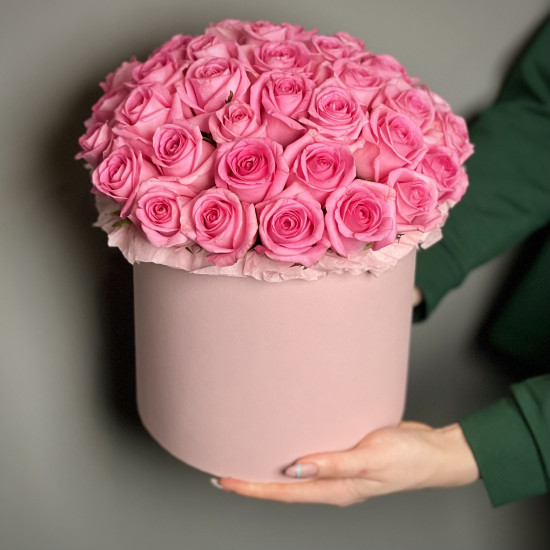 Цветы в коробке Розовые розы в шляпной коробке L