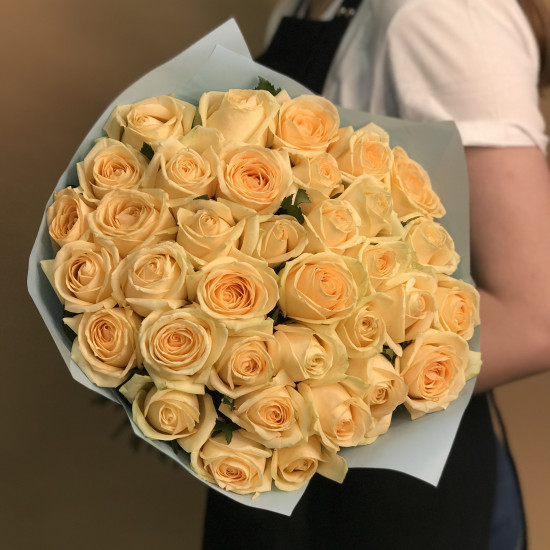 Розы Букет из 35 кремовых роз (60 см)