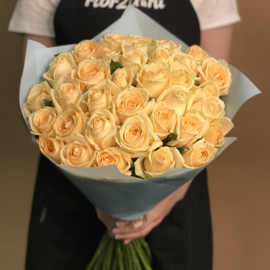Розы Букет из 35 кремовых роз (60 см)