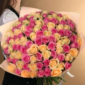 Розы Букет из 101 кремовой и розовой розы (70 см)