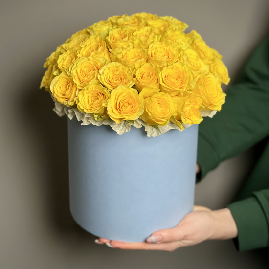 Цветы в коробке Желтые розы в шляпной коробке L
