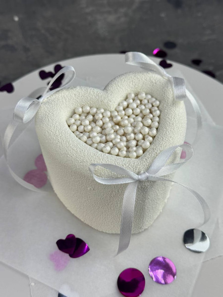 Муссовый бенто-торт "Белое сердце"